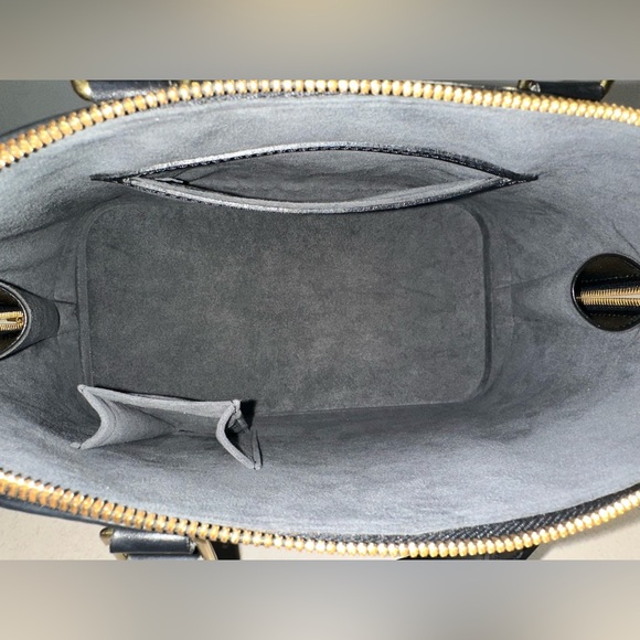 Louis Vuitton Alma PM Epi Textured Leather - Picture 13 of 15